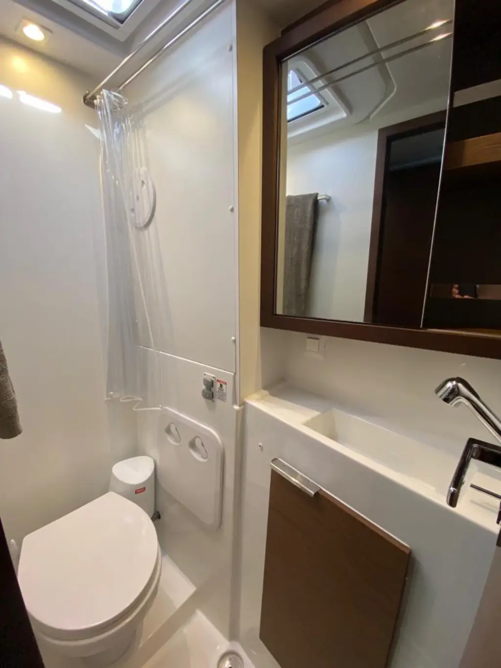 Baño moderno y funcional